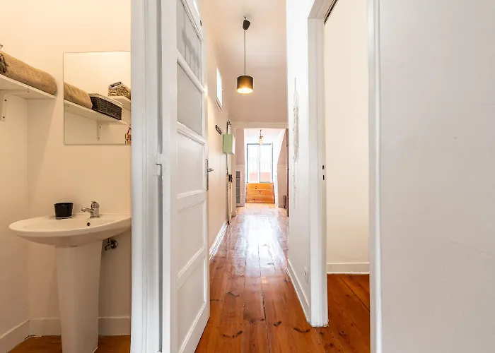 Third Floor At Graca Neighbourhood Διαμέρισμα